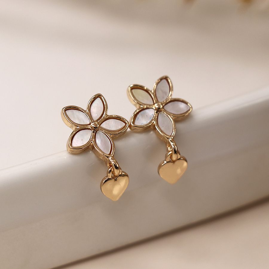 Golden shell inset flower and heart charm earrings