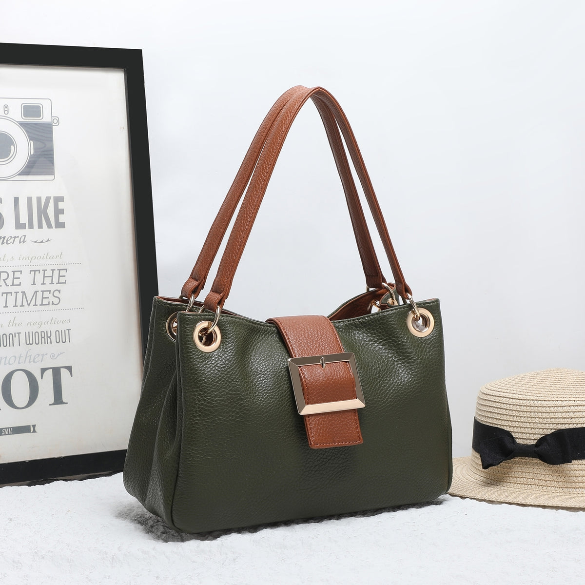 Handbag with tan detail