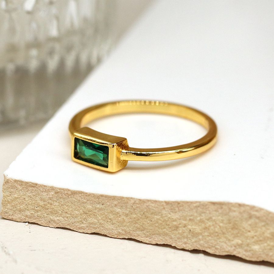 Gold plated emerald green rectangular crystal ring sml/med