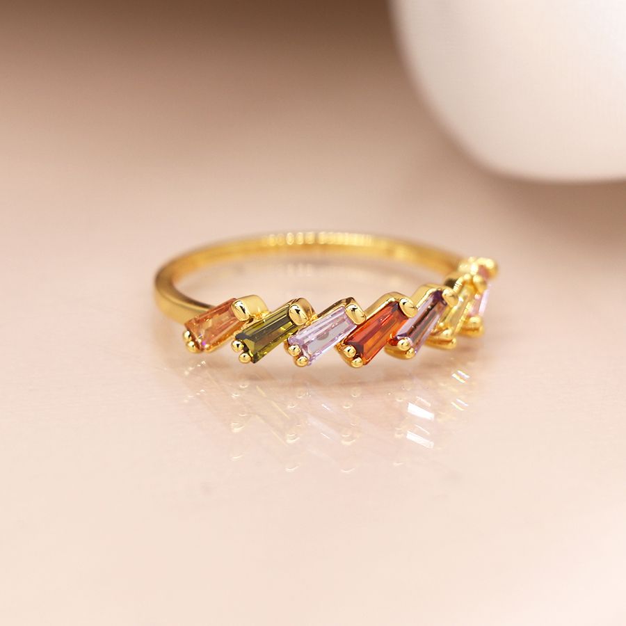 Gold plated ring with tilted rainbow crystals – med/lge