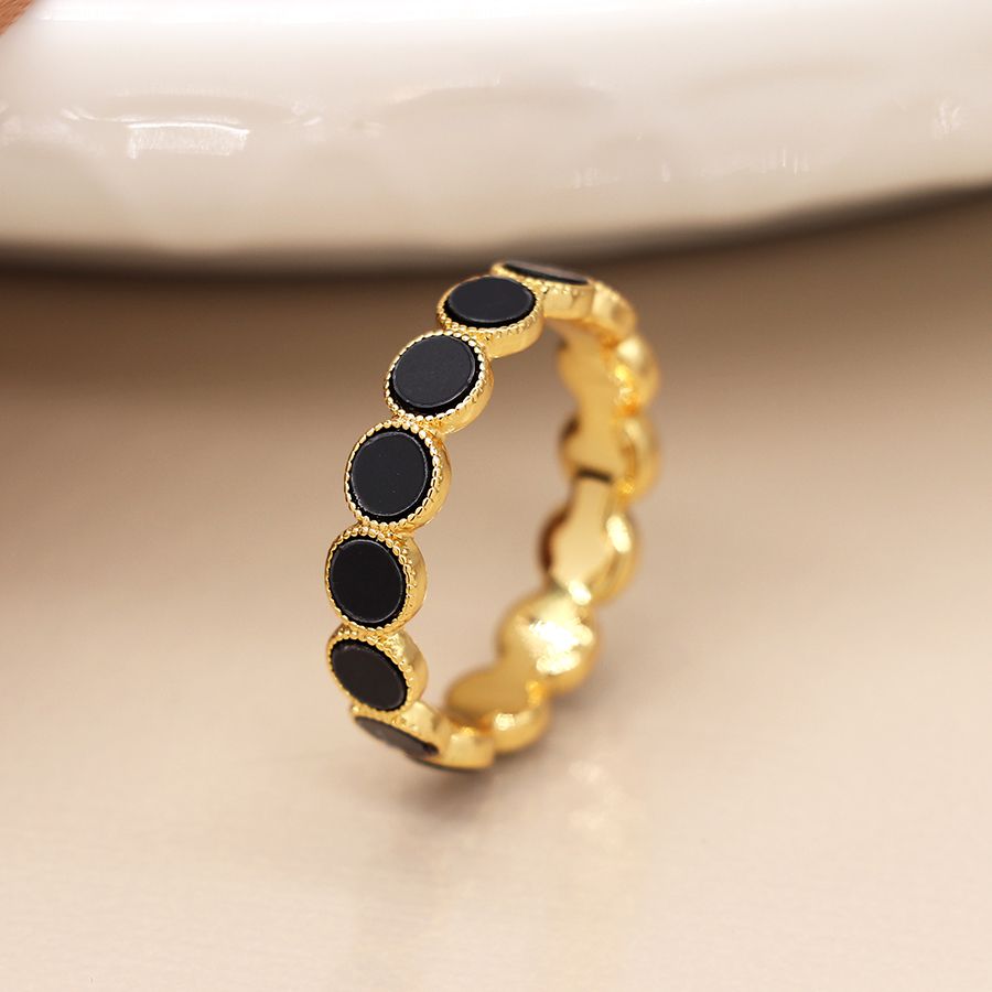 Gold plated ring with faux onyx circles – med/lge