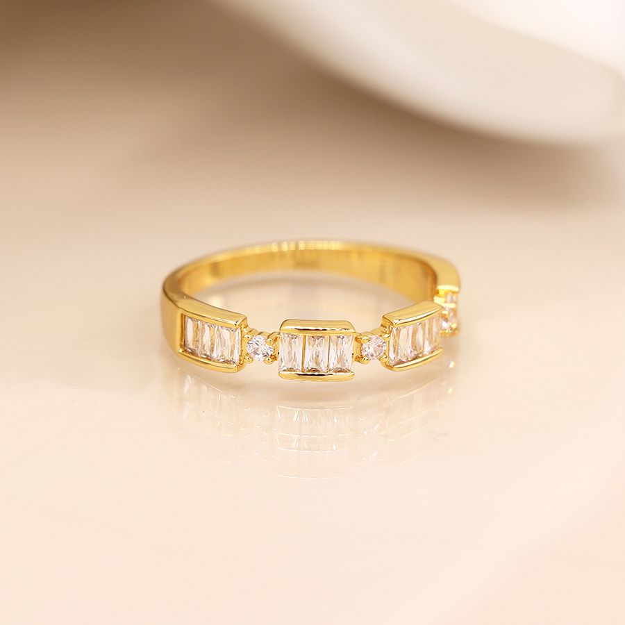 Gold plated elegant crystal set station ring – sml/med