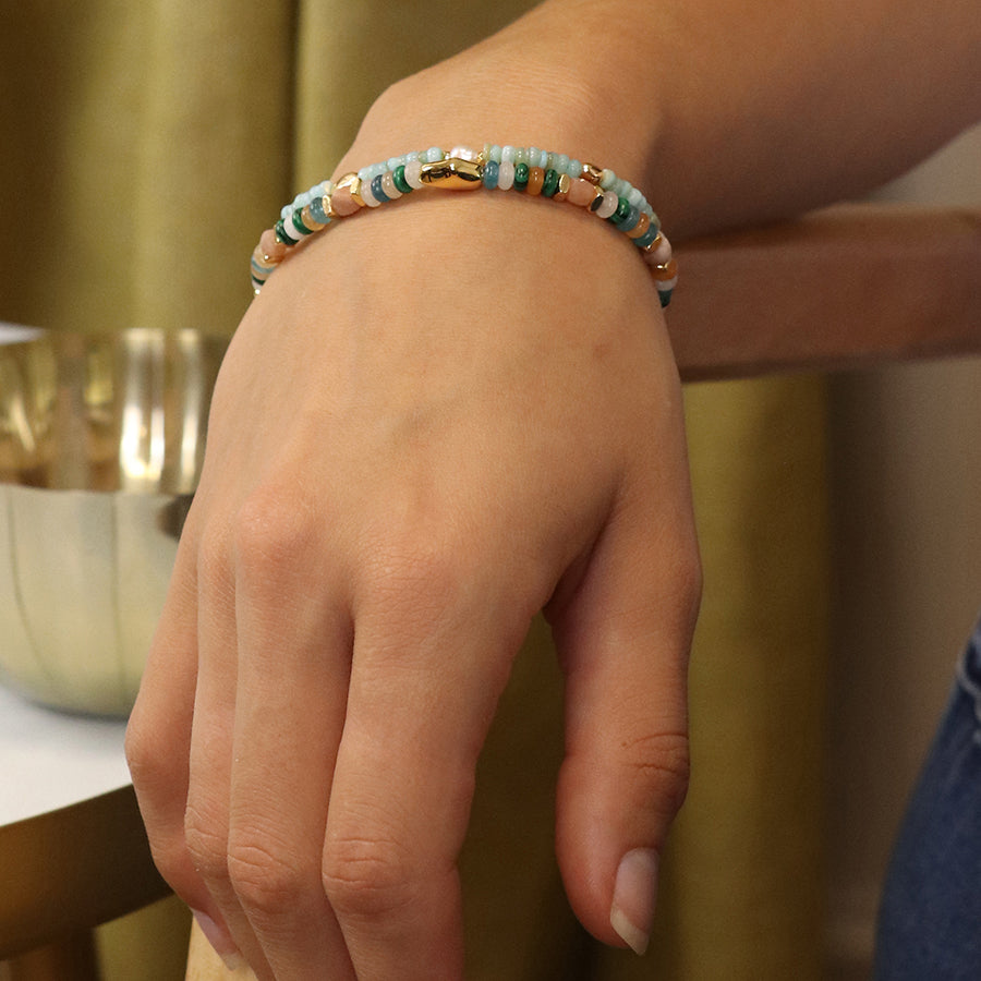 Blue mix bead bracelet with golden pebble