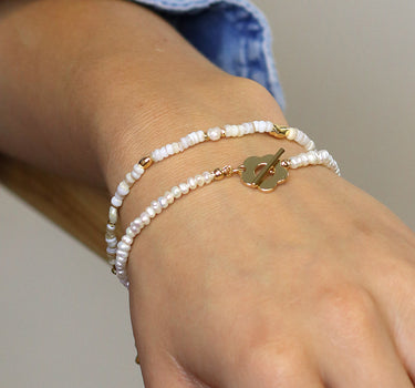 Seed pearl and faux gold beads bracelet