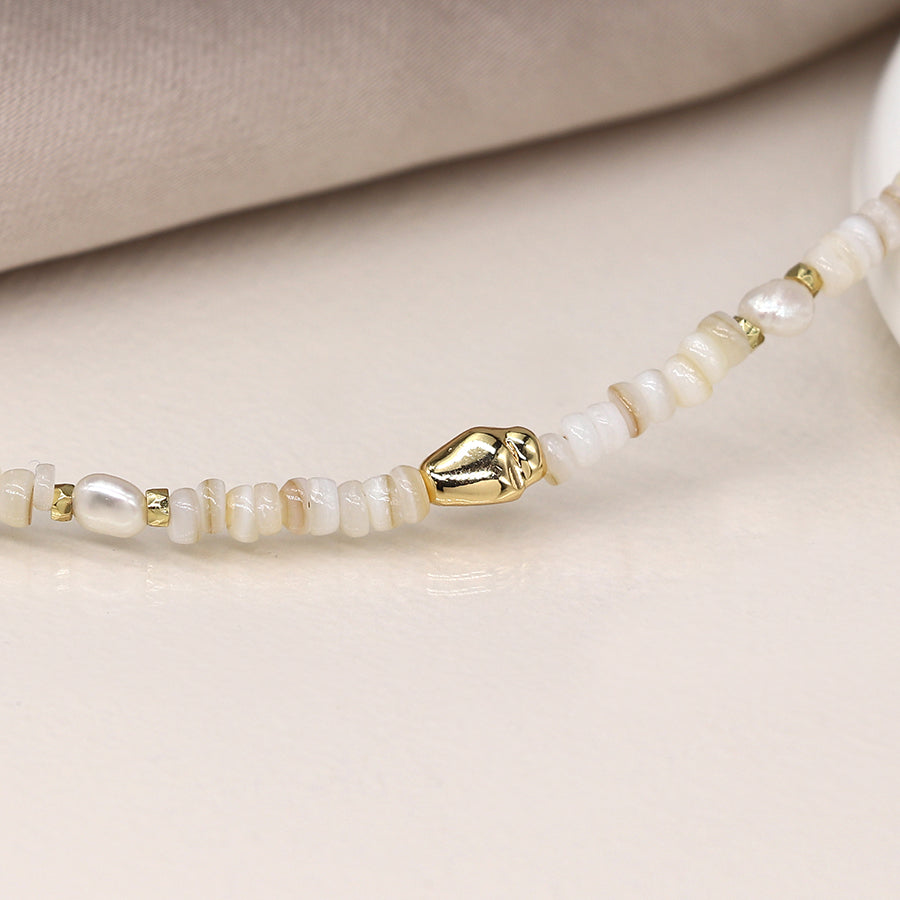 Seed pearl and faux gold beads bracelet