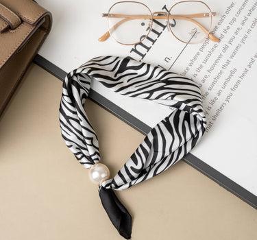 Magnetic zebra scarf in black and white with an elegant pearl, trendy