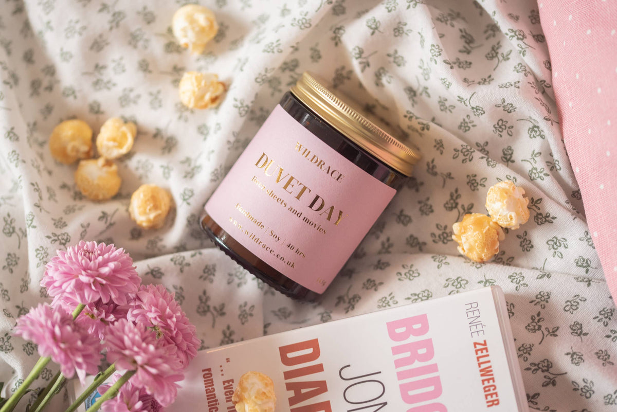 Duvet Day - Warm Linen Sheets Candle