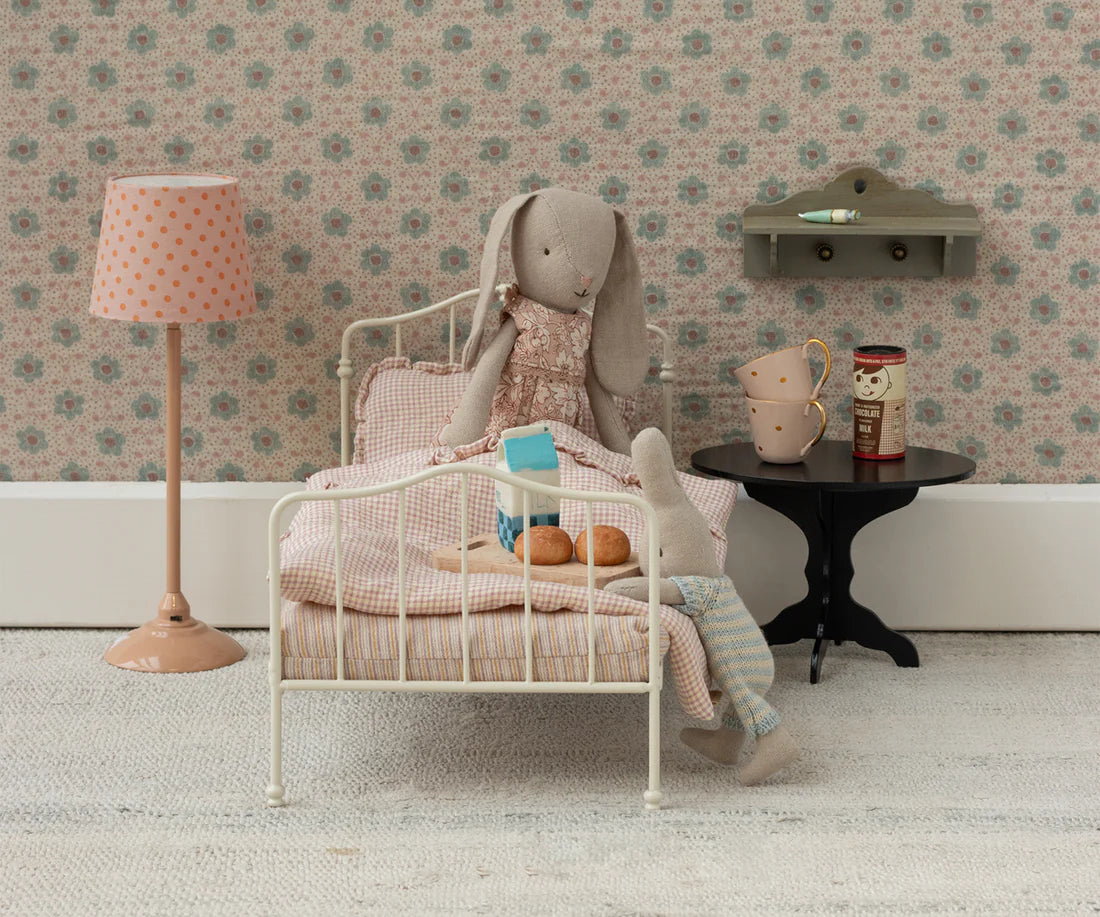 Vintage bed, Miniature - Purple