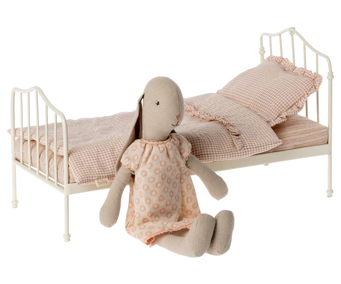 Vintage bed, Miniature - Purple