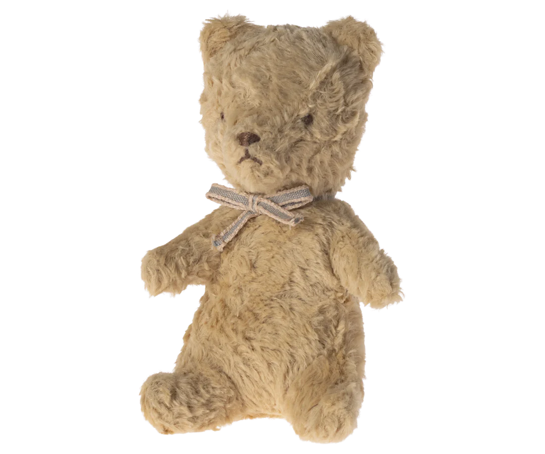 My first teddy - Sand