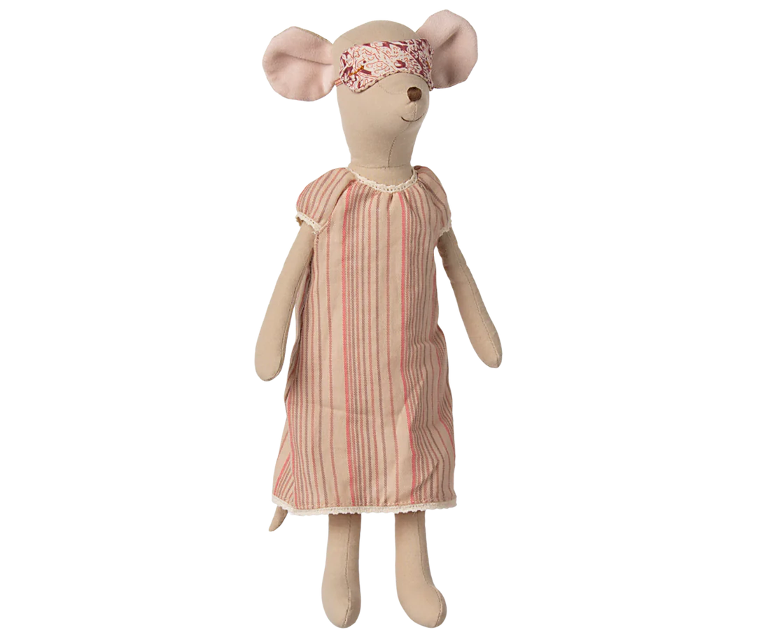 Medium mouse, Nightgown