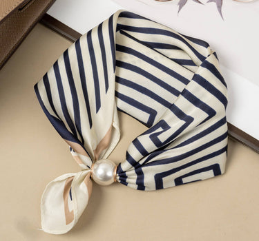 Magnetic-pearl polyester scarf with geometric stripe pattern