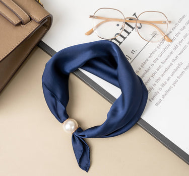 Solid satin-effect scarf with magnetic pearl, elegant and chic