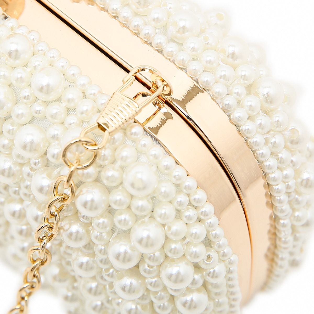 Pearl bag with chain