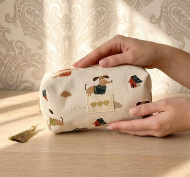 Pouch/Case 16 x 9 x 9 cm small dachshund dogs "It's Cute"