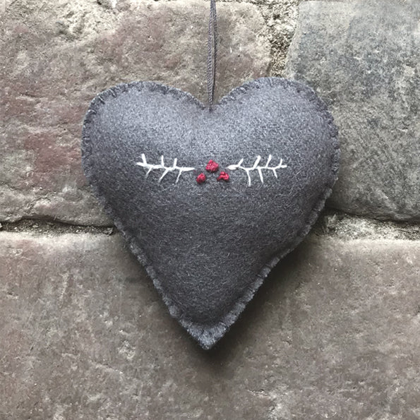 Med embroidered heart-Grey / Berry branch