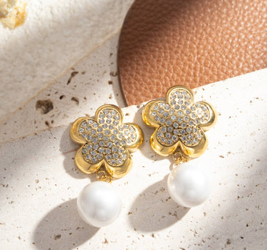 Chic women's gold flower earrings with rhinestones and a white pearl