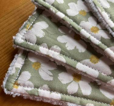 Reusable Face Wipes Green Daisy Floral Pattern