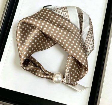 Satin scarf with magnetic pearl clasp: Blue