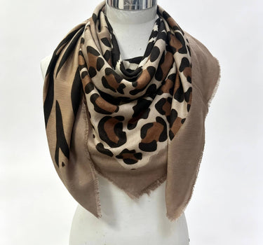 Woollen leopard scarf