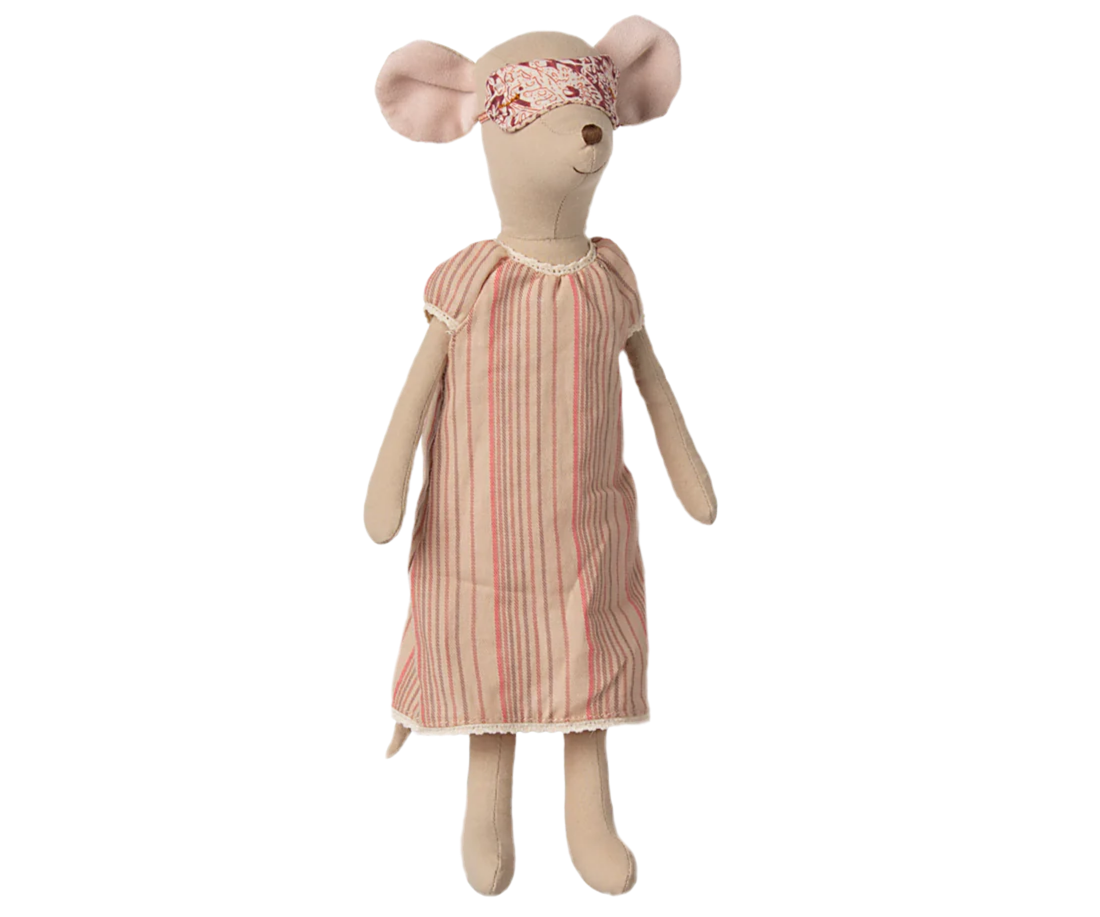 Medium mouse, Nightgown