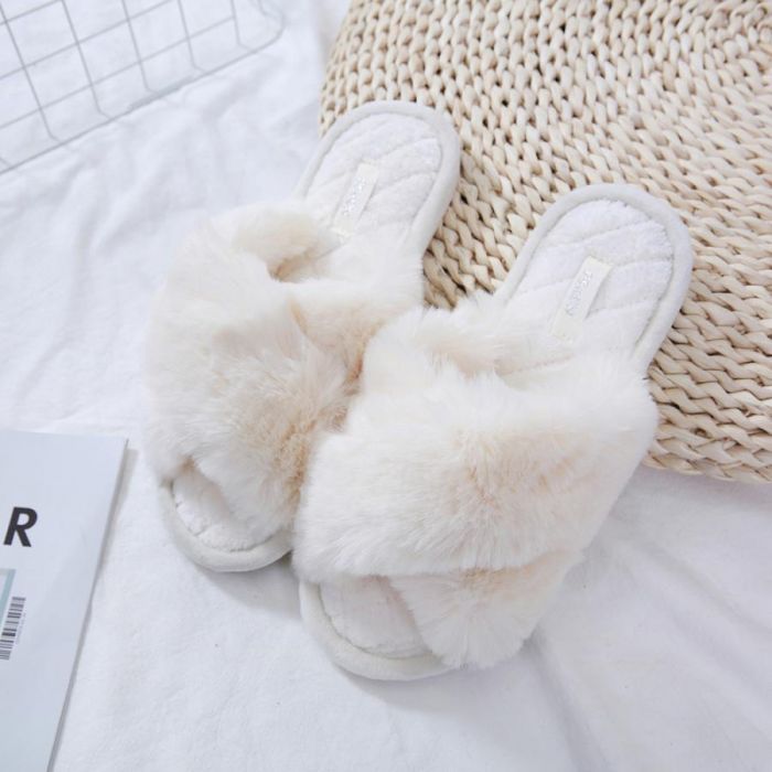 Cream fluffy slippers