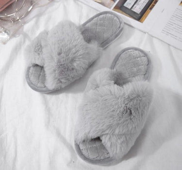 Cream fluffy slippers