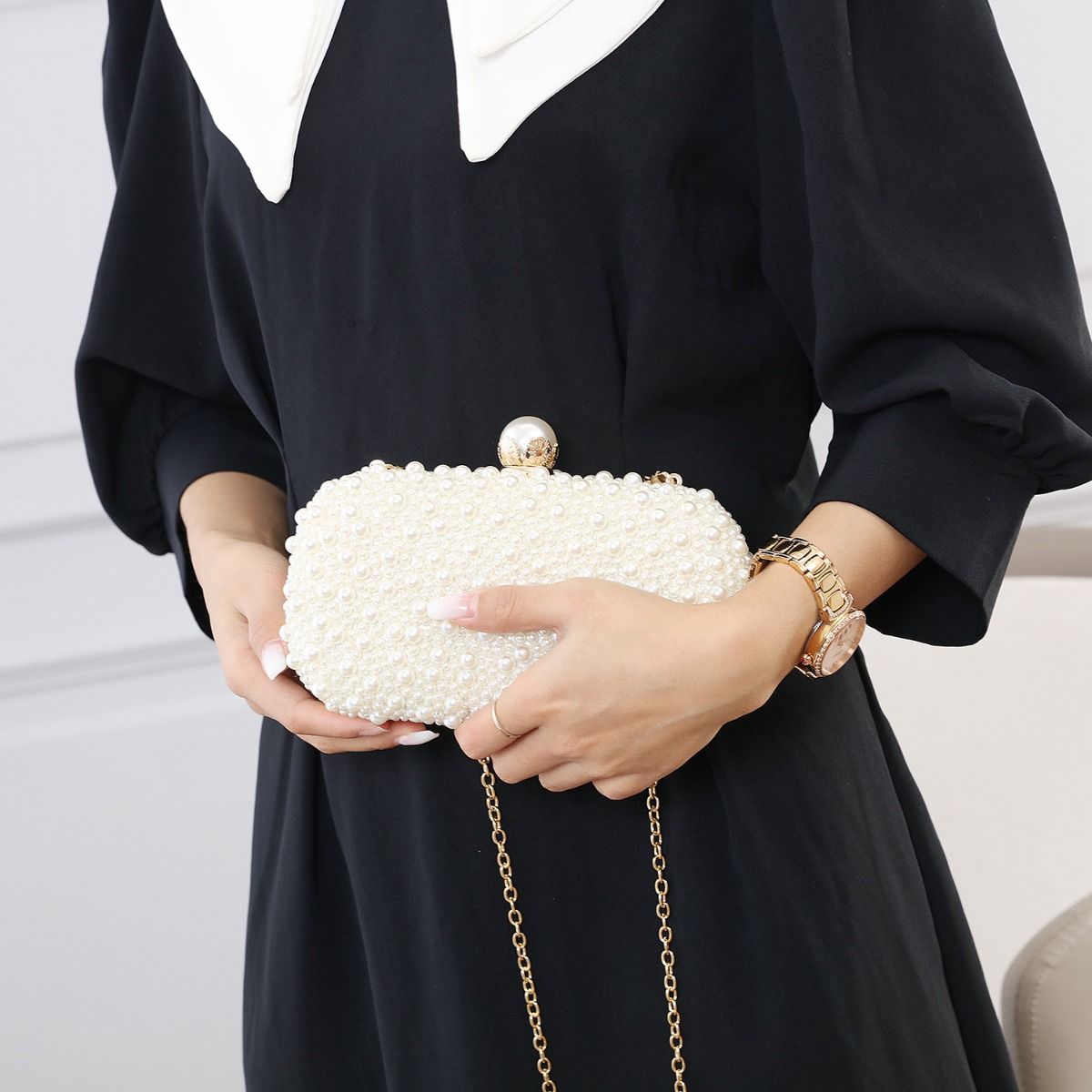 Pearl bag with chain