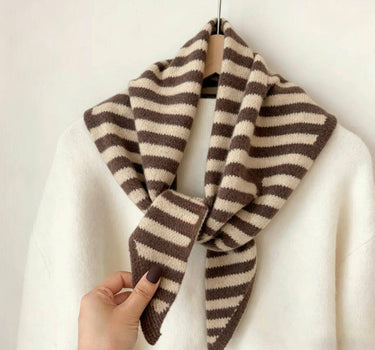 Striped knit triangle scarf:Pink/grey
