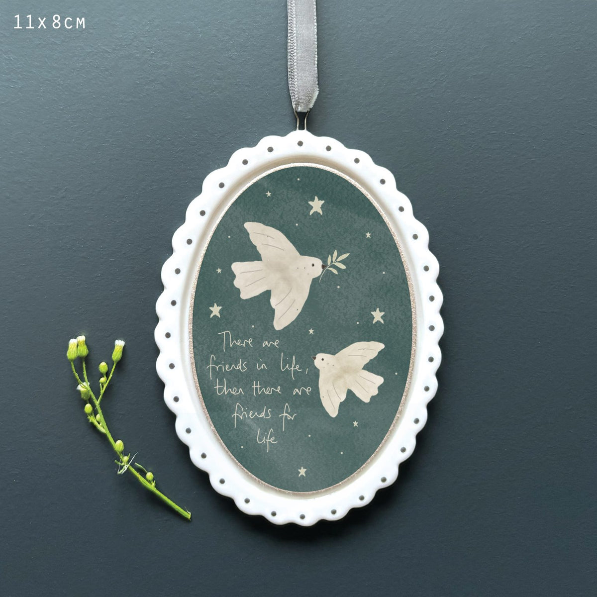 Scallop oval frame-There are friends in life
