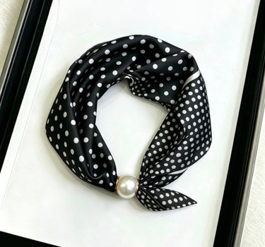 Satin scarf with magnetic pearl clasp