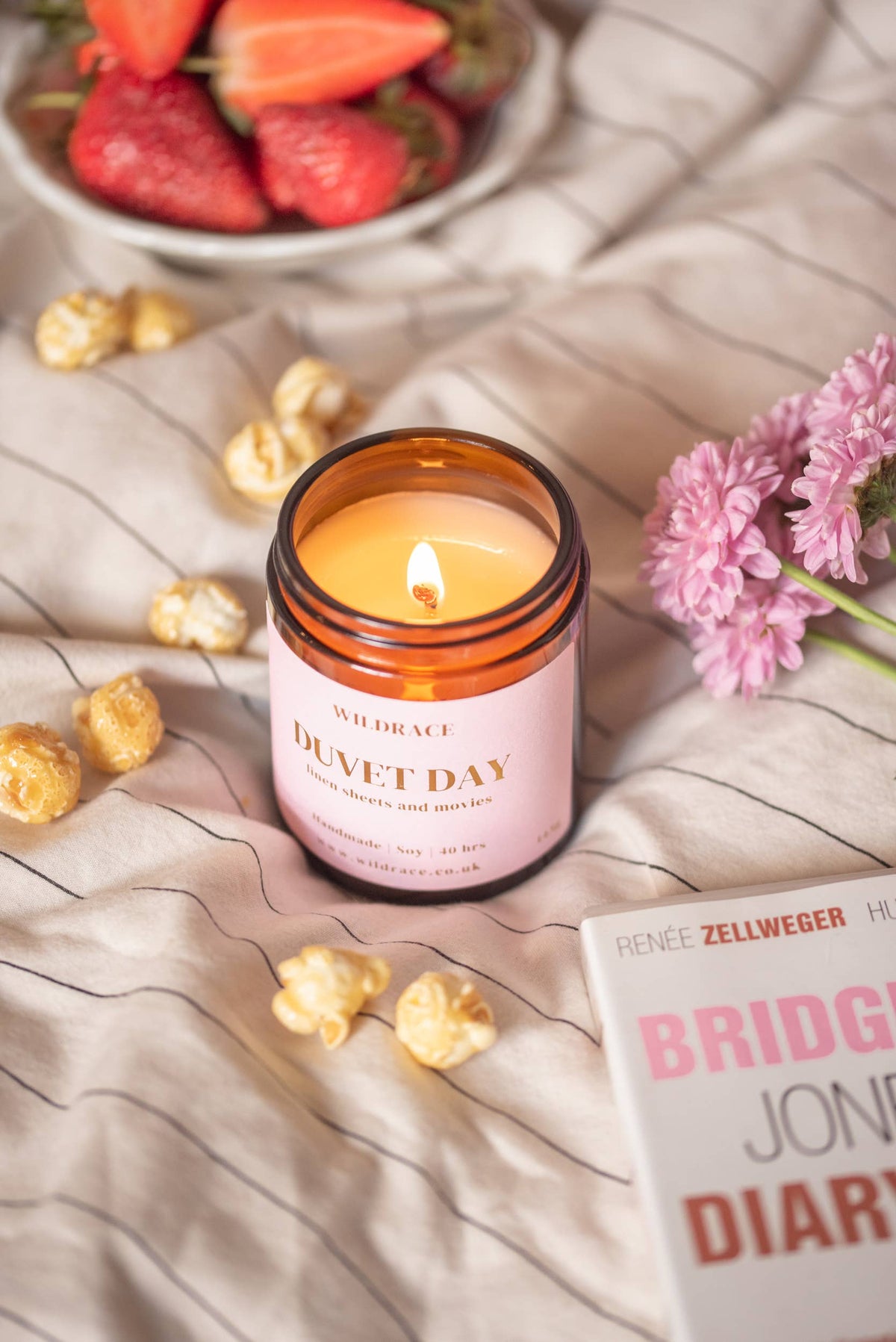 Duvet Day - Warm Linen Sheets Candle