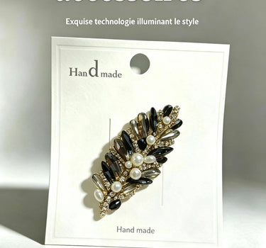 Pretty leaf-shaped brooch.