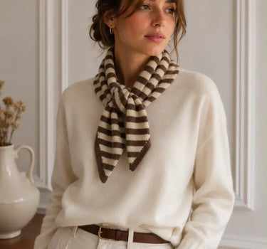 Striped knit triangle scarf:Pink/grey