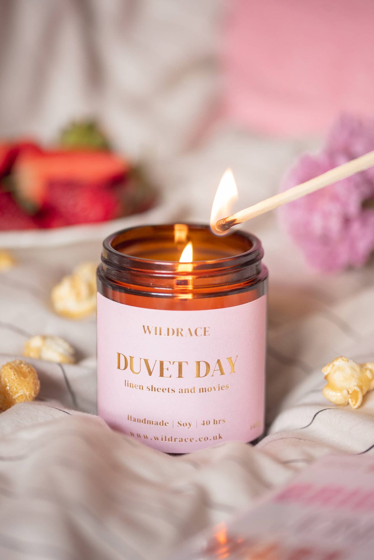 Duvet Day - Warm Linen Sheets Candle