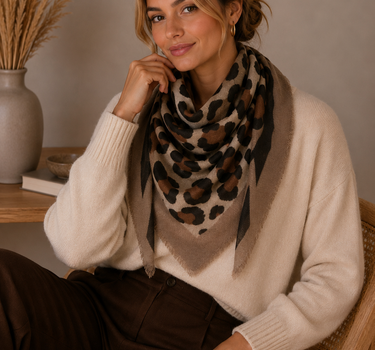 Woollen leopard scarf