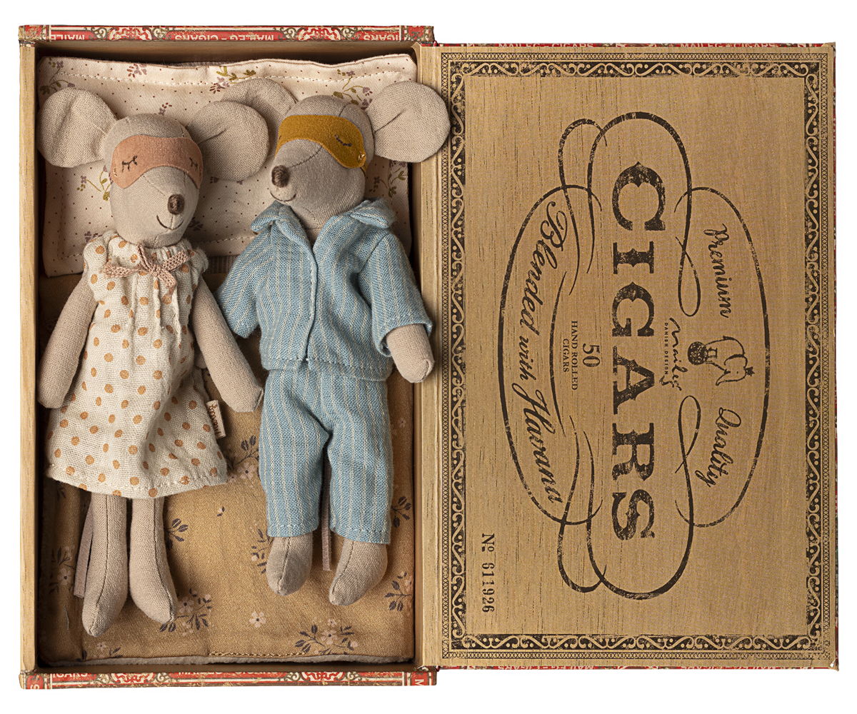 Mum &amp; Dad mice in cigarbox