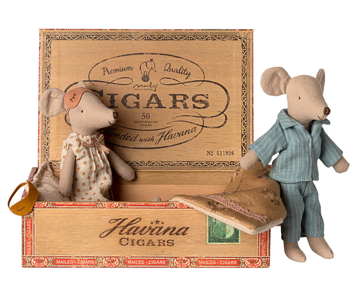 Mum &amp; Dad mice in cigarbox