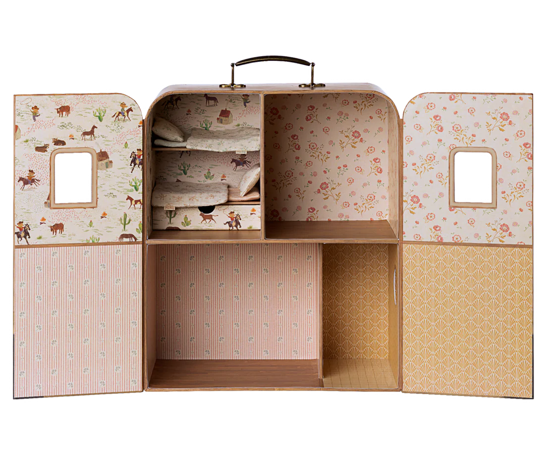 SuitCasa, Little sister and brother mouse