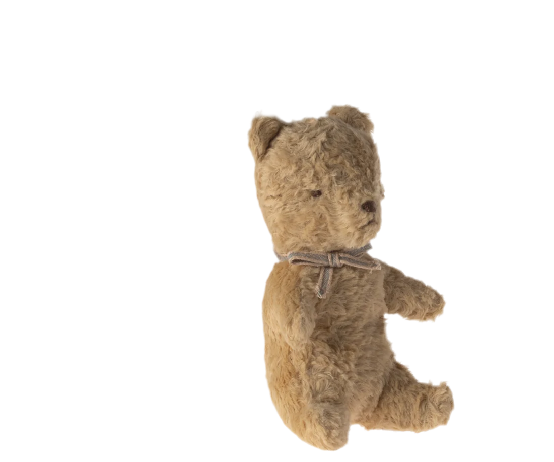 My first teddy - Sand