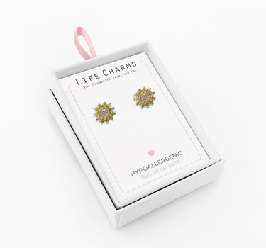 Gold daisy studs