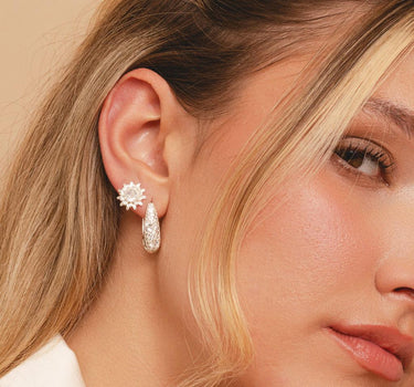 Silver daisy studs