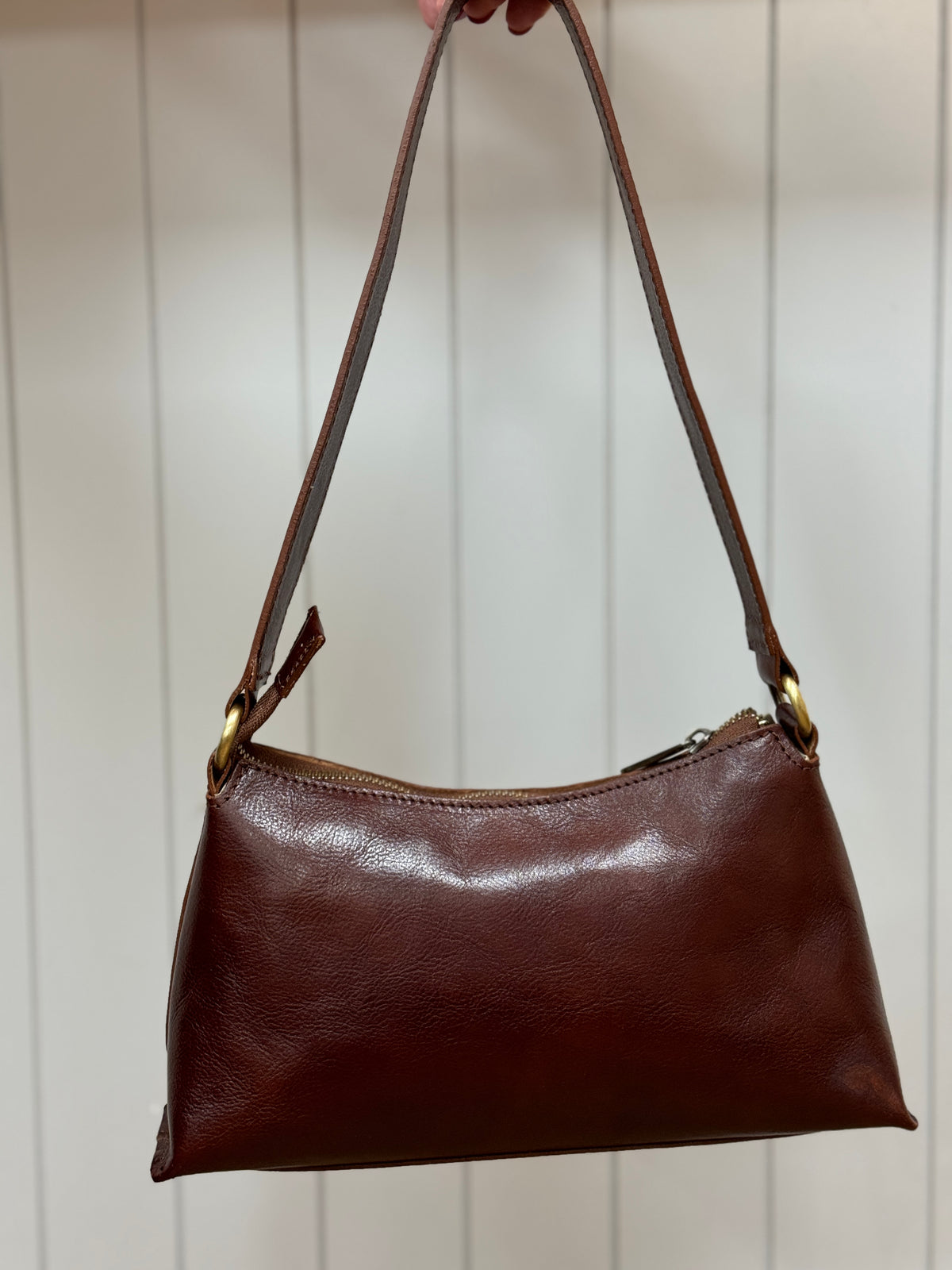 Classic leather shoulder bag