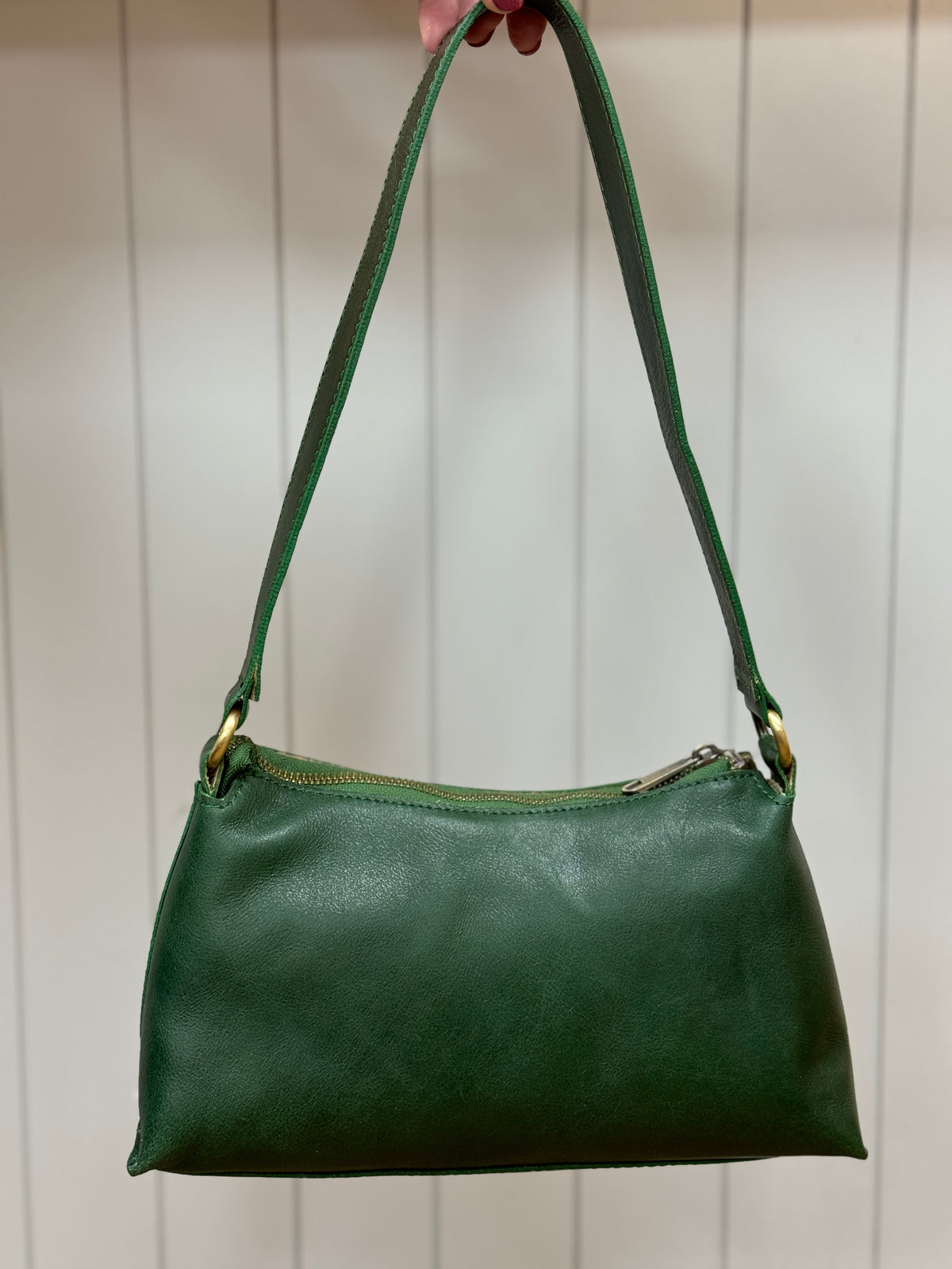 Classic leather shoulder bag