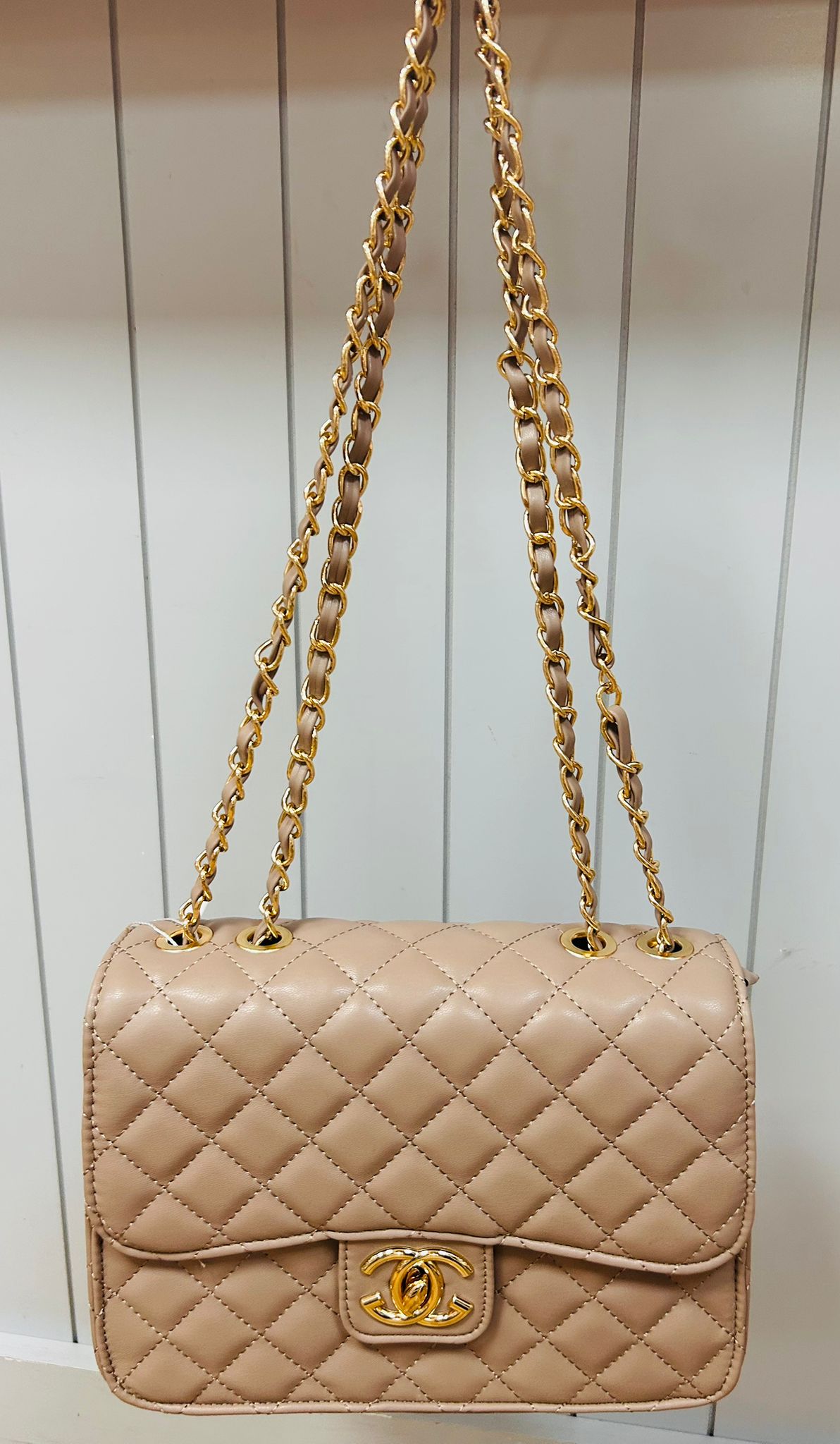 Quilted bag with chain strap