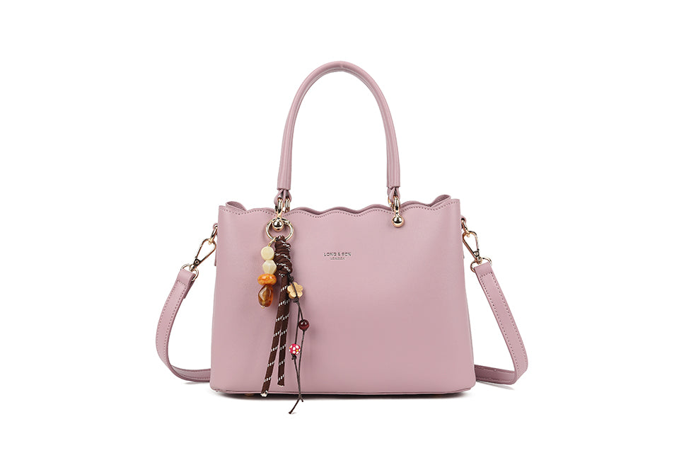 Bag with scallop edge
