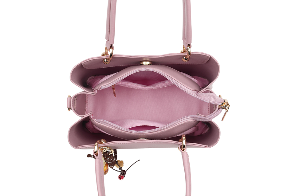 Bag with scallop edge