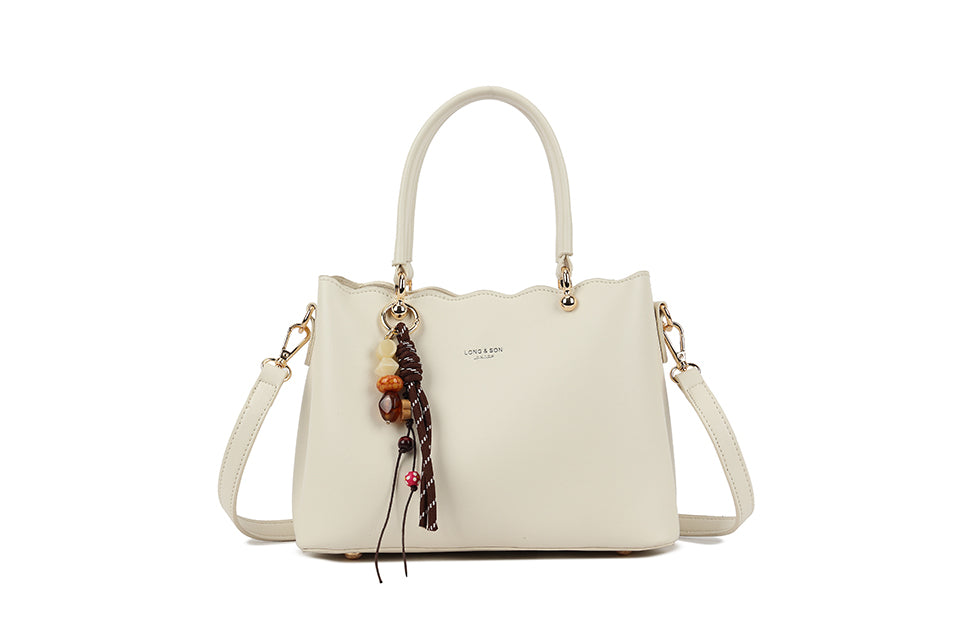 Bag with scallop edge