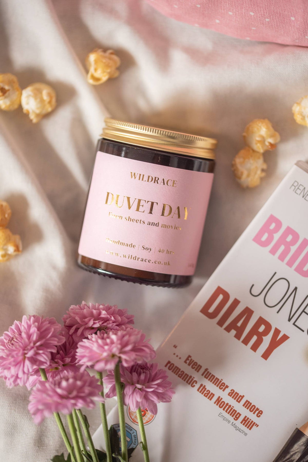 Duvet Day - Warm Linen Sheets Candle