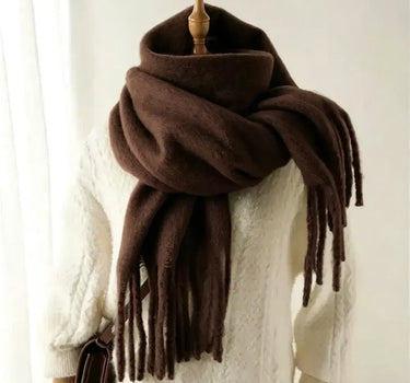 Solid scarf with large fringe